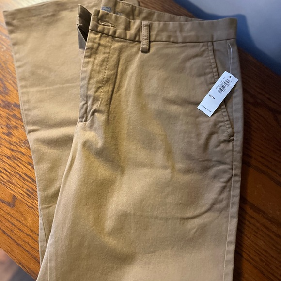 Men’s Old Navy khaki pants - Picture 2 of 2